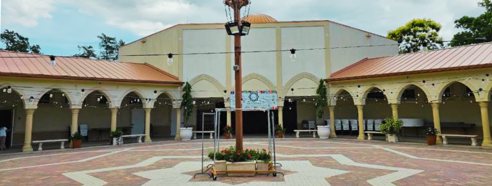 Exterior view of Islamic Society of Sarasota Bradenton Sarasota building